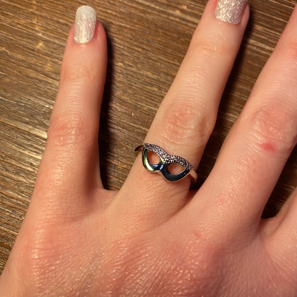 Elegant Silver Masquerade Mask Ring